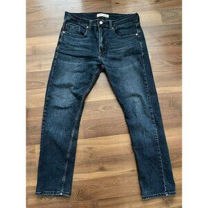 Levi’s Strauss & Co Signature Regular Taper Dark Wash Denim  Size 33 Waist.
